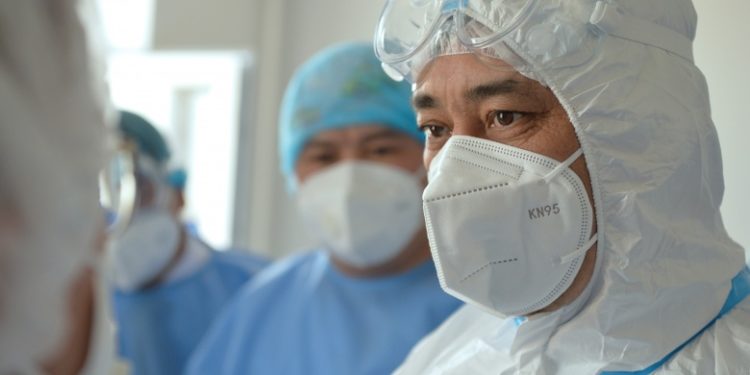 Үчүнчү толкун. Президент Бишкек жана Чүй облусундагы медициналык мекемелердин даярдыгын текшерди