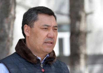 «Оорунун белгилери пайда болору менен ооруканаларга барыңыздар». Садыр Жапаровдун кайрылуусу