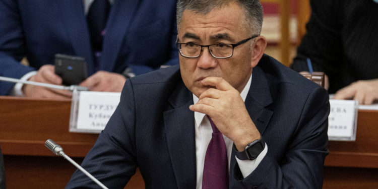 Пригородныйдагы окуя. Аялдар менен премьер-министр сүйлөшүүлөрдү жүргүзөт