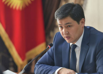 «Чиновниктер кабинеттерде отуруп иштешет». Мариповдун ачуусу келди