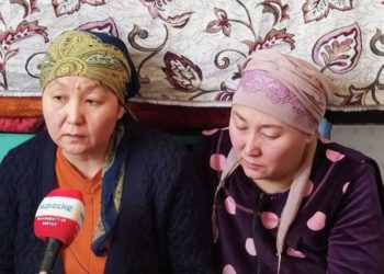 Айзаданын апасы: «Ала качкан киши кызымды аңдып жүрчү экен. Апаңды өлтүрүп кетем деп да коркутуптур»