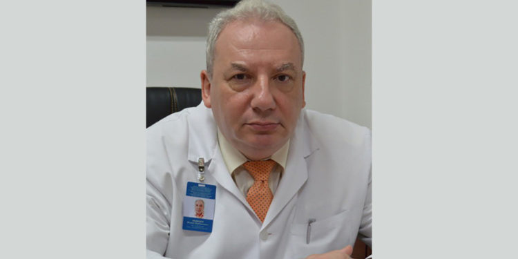 Кыргызстандын эмгек сиңирген дарыгери Михаил Медведев коронавирустан көз жумду