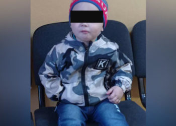 Бишкекте табылган эки жаштагы бала энесине кайтарылды