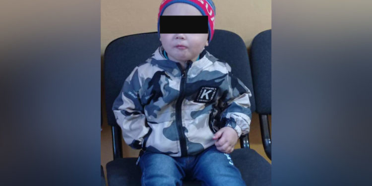 Бишкекте табылган эки жаштагы бала энесине кайтарылды