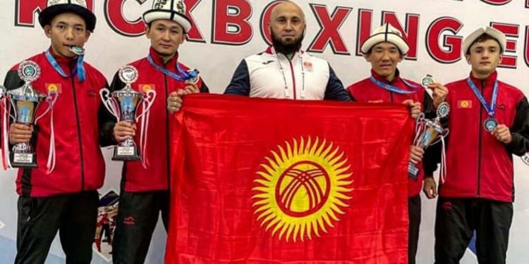 Кыргызстандык кикбоксчулар Түркиядагы эл аралык мелдеште 4 медаль жеңишти