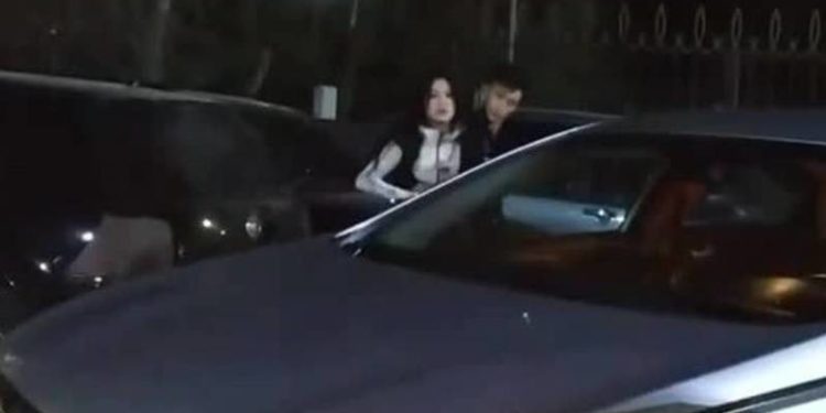 Жигиттин жаш кызды күч менен унаага отургузуп жаткан видео тарады