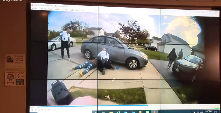 АКШда полиция кызматкери 16 жаштагы кызды атып салды (видео)