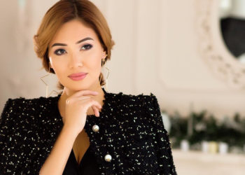 «Сендей каапырлар тозокко да кирбейт», «Унаа, үйүңдүн кимдин акчасына келгенин айтайынбы?». Ырчы Анжелика менен курбусунун чыры эмнеде?