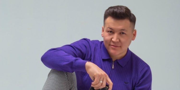 «Музаман» тобунун ырчысы Аксай Мукамбет уулу жаңы ак өргөөлүү болду