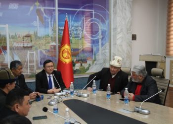 Күлкү күнү: Маданият министри Кайрат Иманалиев куудулдар менен жолукту
