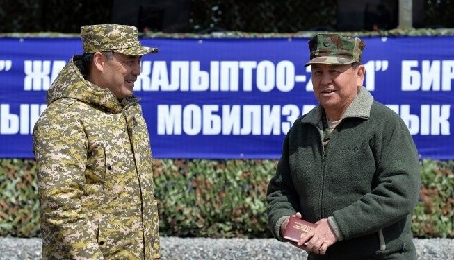 Жапаров Суваналиевге 1-класстагы мамлекеттик кеңешчи чинин тапшырды