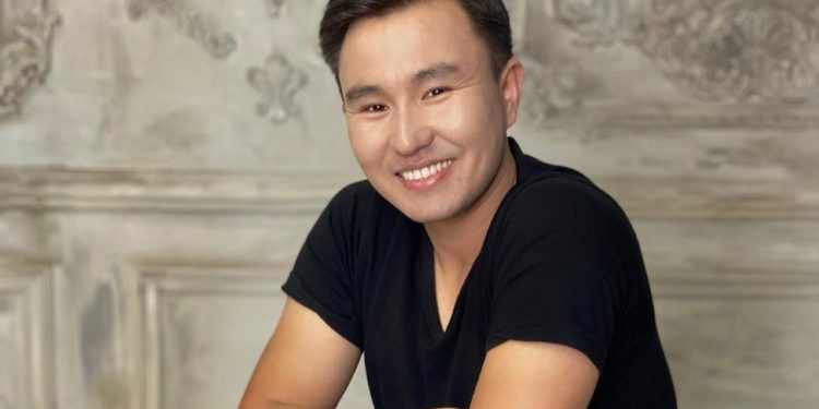 Минур Алтынбеков сценарийи өзүнө таандык клип тартты