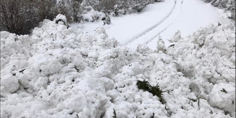Барскоон — Ак-Шыйрак, Каракол-Эңилчек унаа жолдоруна кар көчкү түштү