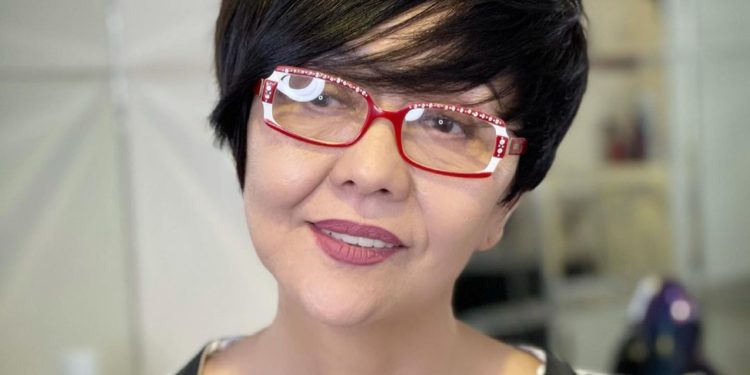 Шайыр Касымалиева имиджин өзгөрттү. “Мурунку чачым менен көпкө жүдөп жүрдүм” дейт ал