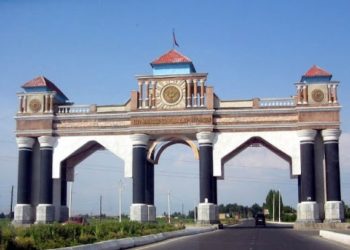 Жалал-Абадда 1-майдан тарта мамлекеттик мектептер аралыктан окууга өтөт