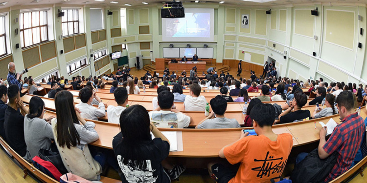 Кыргыз мамлекети Орусиядан студенттер үчүн квотаны жогорулатып берүүнү сурады