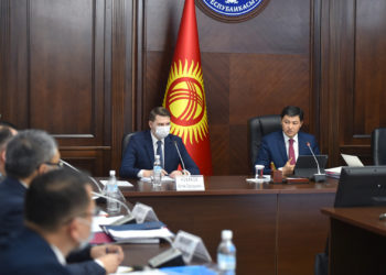 «Карапайым эл өзгөрүүлөрдү сезүүсү керек». Өкмөт башчы жазгы-талаа жумуштары боюнча кеңешме өткөрдү