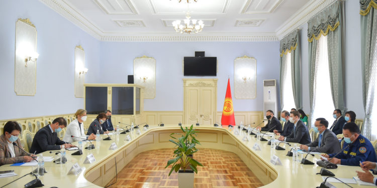 Өлкө боюнча ар бир билим берүү мекемесинде медициналык кабинеттер уюштурулат