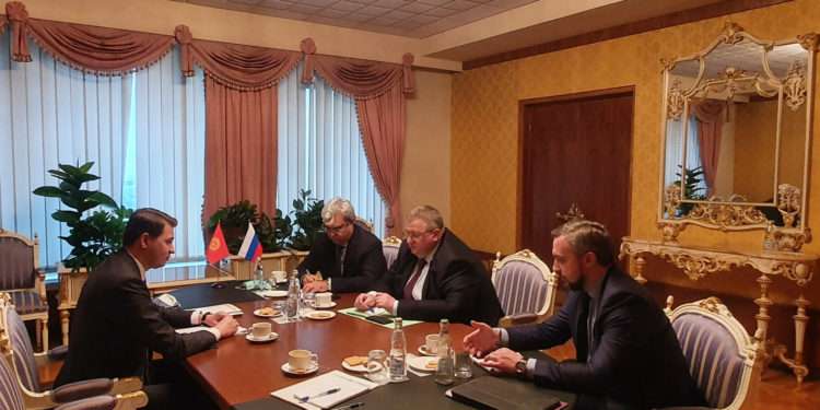 Орусия жакын арада Кыргызстанга «Спутник V» вакцинасын жеткирип баштоого даяр