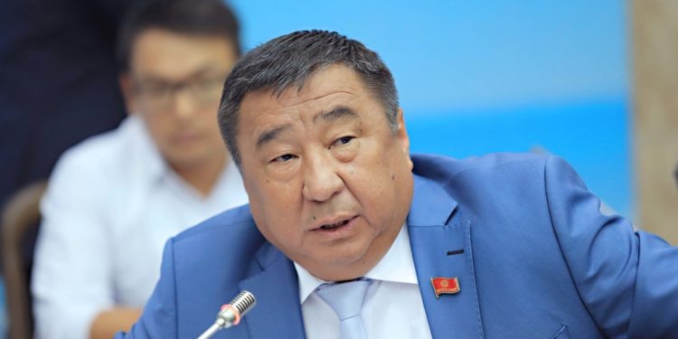 Өкмөткө бизнес жөнүндөгү карама-каршы келген мыйзамдарга инвентаризация жүргүзүү тапшырылды