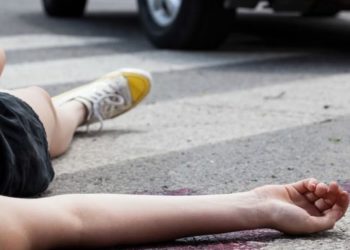 Бишкекте эки өспүрүмдү унаа сүзүп кетти. Алардын абалы оор