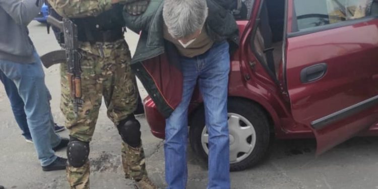 Бишкекте 5,8 килограмм баңгизатын унаасына салып жүргөн жаран кармалды