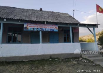 «Сабак учурунда шып түшүп кеткен». Базар-Коргондо окуучулар чатырларда окумай болушту