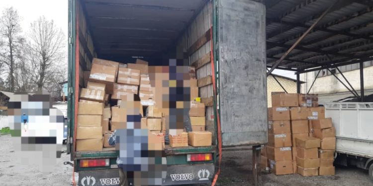 «Наркы 4 миллион сомдон ашык». Өзбекстандан мыйзамсыз ташылып келе жаткан тиричилик буюмдары аныкталды (сүрөт)