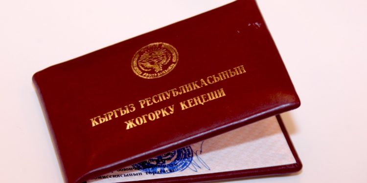 Жогорку Кеңеште жаңы депутаттар пайда болду. Алар кимдер?