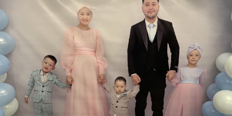 Ырчы KG Элмурат үй той берүүдө