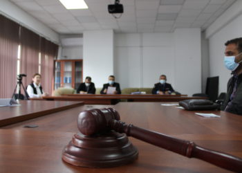 Кыргызстан жараксыз автоунаа номерлерин темир катары 12 миллион сомго сатты