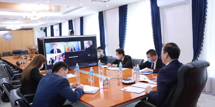 Руслан Казакбаев Бириккен Улуттардын Азык-түлүк жана айыл чарба уюмунун өкүлү менен жолукту