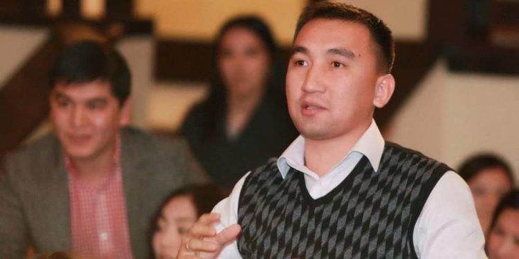 Жарандык активист Садыр Жапаровдун Атамбаевге жазган кайрылуусун эске салды