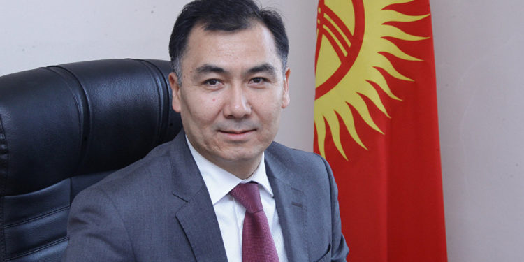 Равшан Жээнбеков коронавирус жуктуруп алууга шектелүүдө