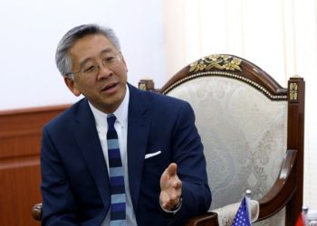 Американын Кыргызстандагы элчиси Дональд Лу кызматынан жогорулайт