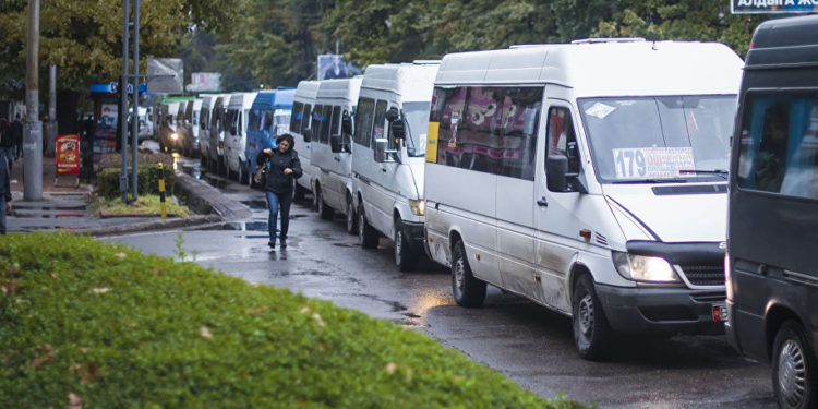 «Маселе каралууда». Мэрия маршруттук такси айдоочуларын чагымчылдыкка алдырбоого чакырды