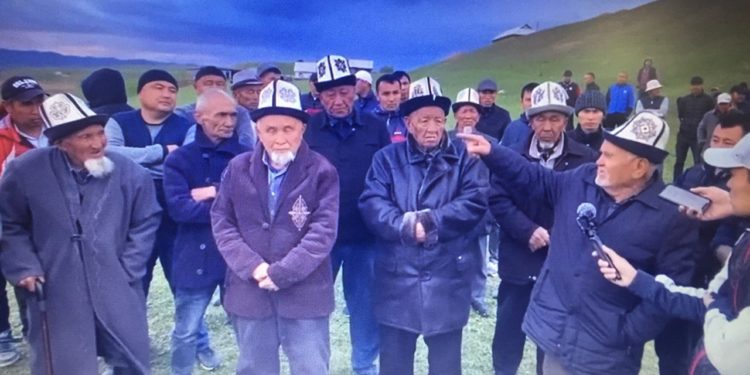 Өзгөндө Кемпир-Абад суу сактагычынын жанындагы 50 гектар жерди алмашууга каршы мөөнөтсүз акция башталды