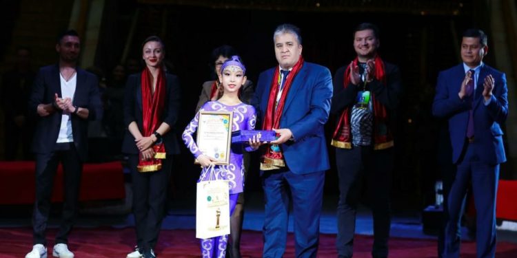 Аина Маратова Ташкентте өткөн эл аралык фестивалда 1-орунду багынтты