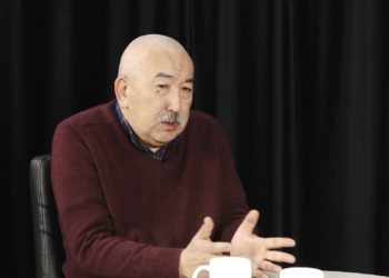 Исхак Масалиев: «Кайран элим, алданып эле жүрөт экенсиң! Бирөөнүн бийлиги үчүн өмүрлөрүнөн ажыраган балдарга таазим кылабыз»