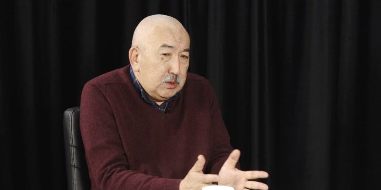 Исхак Масалиев: «Кайран элим, алданып эле жүрөт экенсиң! Бирөөнүн бийлиги үчүн өмүрлөрүнөн ажыраган балдарга таазим кылабыз»