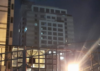 Алматыда турак үйдө атышуу болуп, ок чыгарган адам 17-кабаттан боюн таштап жиберди