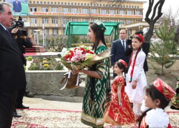 Тажик президенти Эмомали Рахмон Ворух анклавына келет