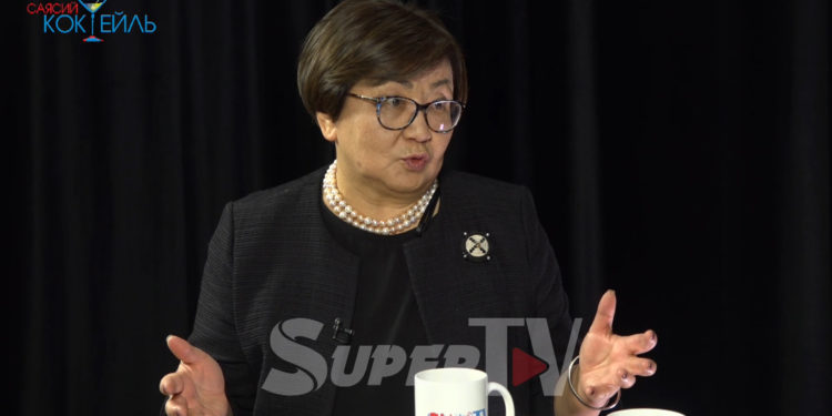 Роза Отунбаева: «Атамбаев Убактылуу өкмөттүн бирин да жанына жолотпой койду»