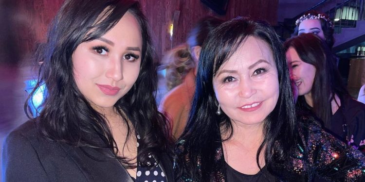 “Атасы көрсө болмок”. Сайра Момунбаеванын кызы циркте шоу тартуулады