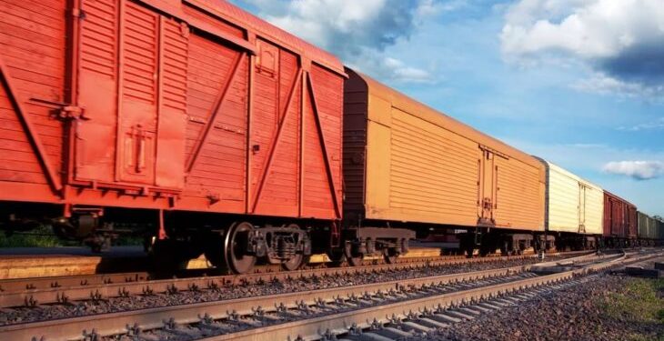 «Кыргыз темир жолу» жүктөрдүн бардык түрүн ташууну 10 пайызга арзандатты