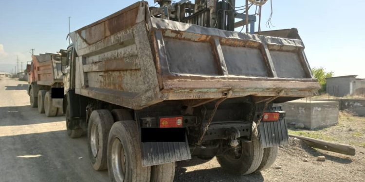 «Пескоблок өндүрүү үчүн жабдууларды алып киришкен». Лейлек районуна мыйзамсыз кирген 3 жаран кармалды