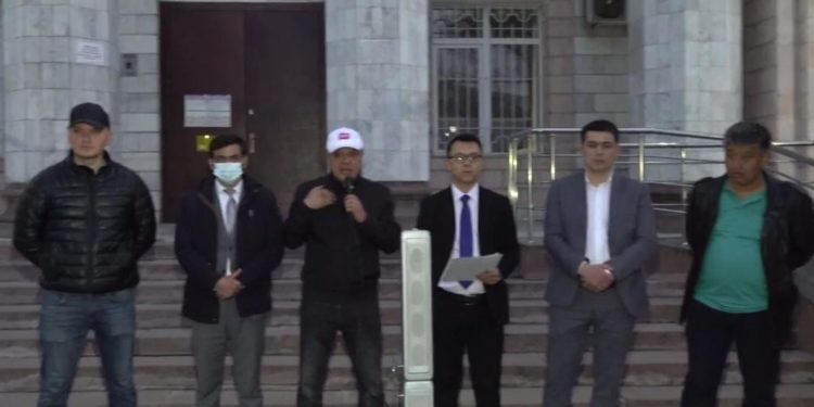 БШКнын алдында шайлоонун жыйынтыгына каршы митинг кайрадан өтүп жатат
