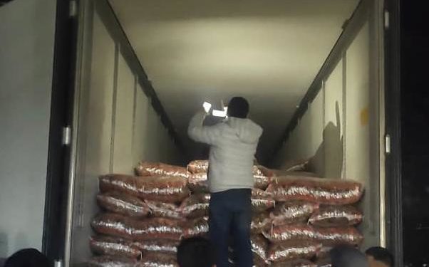 Баткенде аткезчилик жолу менен алып келинген 17 тоннадан ашык кургатылган жемиштер аныкталды