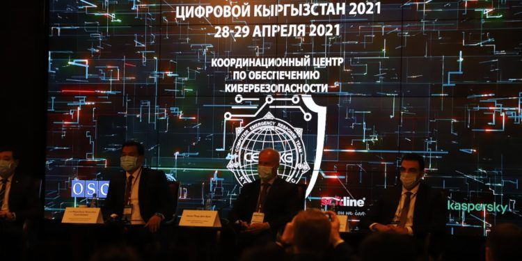 Бишкекте биринчи жолу «Санариптик Кыргызстан 2021» улуттук кибер машыгуу тренинги өтүүдө. Сүрөт