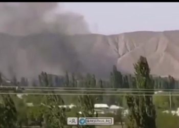 Көк-Таш айылында кыргыздарга таандык бир канча үйлөр өрттөнүп жатканы айтылууда